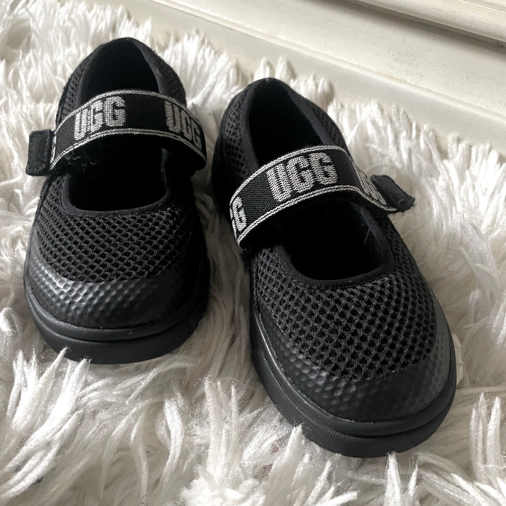 Ugg Flats